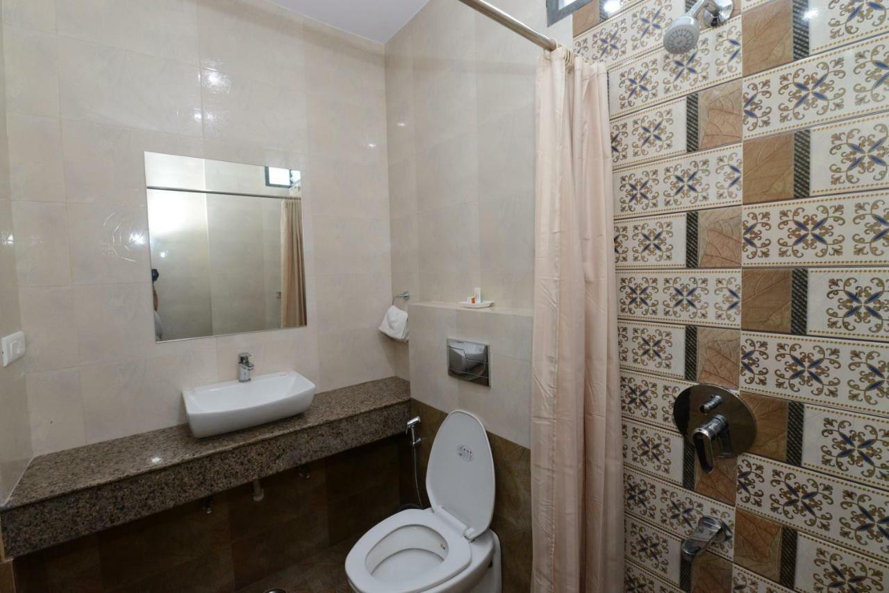 Hotel Sanobar 3*